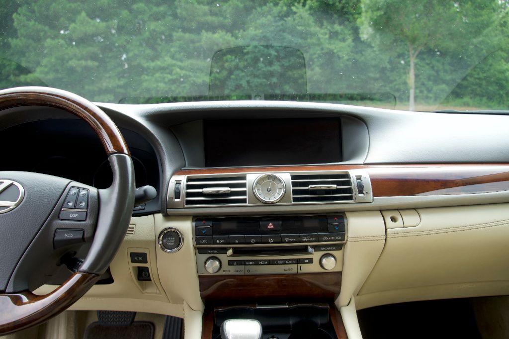 2017 Lexus LS Base - Photo 21