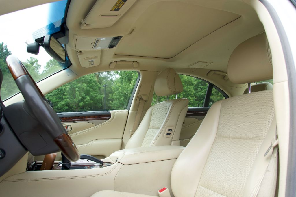 2017 Lexus LS Base - Photo 18