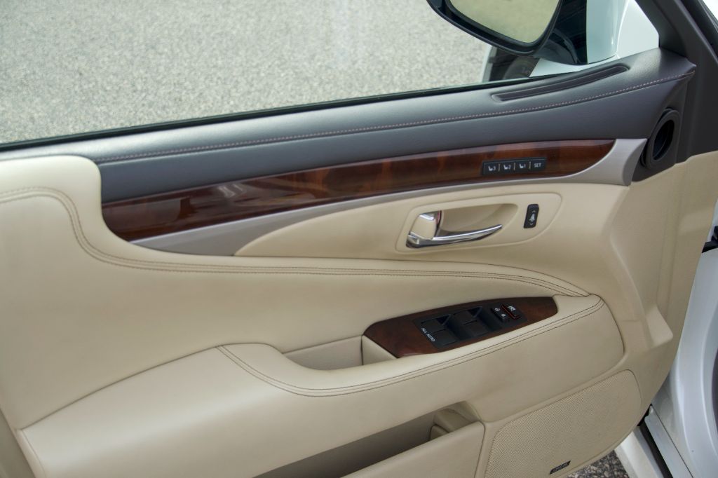 2017 Lexus LS Base - Photo 13