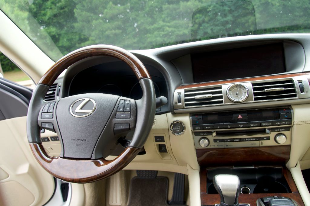 2017 Lexus LS Base - Photo 20